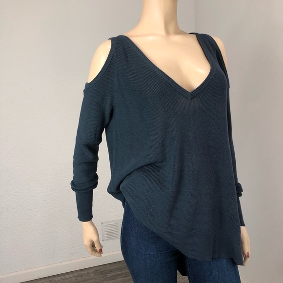 14TH UNION blue medium cold shoulder blouse - Picture 3 of 11